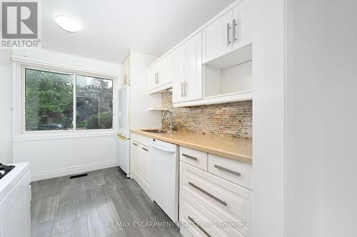 250 San Francisco Avenue, Hamilton, ON - Indoor Photo Showing Kitchen