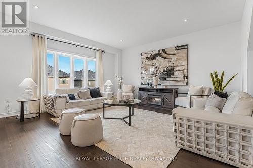 3995 Highland Park Drive, Lincoln, ON - Indoor Photo Showing Living Room