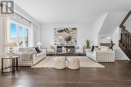 3995 Highland Park Drive, Lincoln, ON - Indoor Photo Showing Living Room