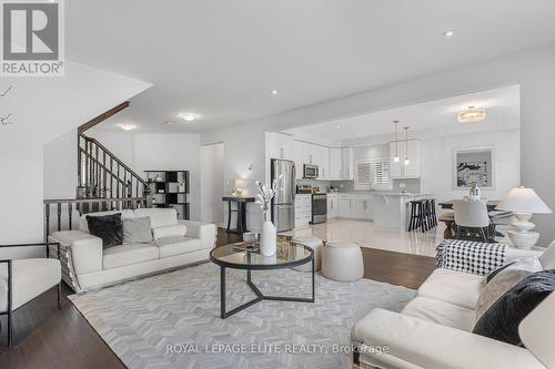 3995 Highland Park Drive, Lincoln, ON - Indoor Photo Showing Living Room