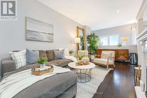 89 Courtney Street, Centre Wellington, ON - Indoor Photo Showing Living Room