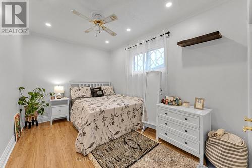 39 Delena Avenue N, Hamilton, ON - Indoor Photo Showing Bedroom