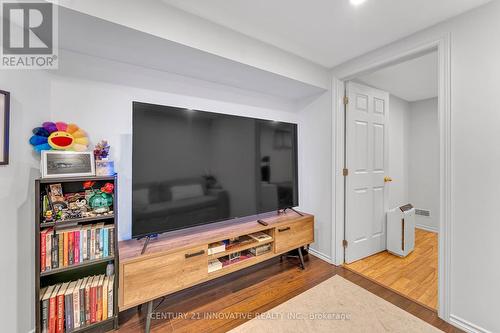 39 Delena Avenue N, Hamilton, ON - Indoor Photo Showing Other Room