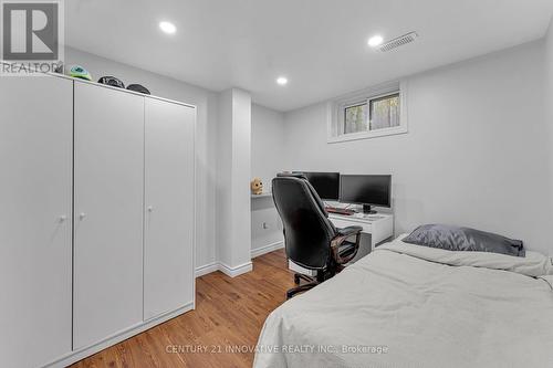 39 Delena Avenue N, Hamilton, ON - Indoor Photo Showing Bedroom