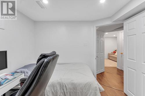 39 Delena Avenue N, Hamilton, ON - Indoor Photo Showing Bedroom