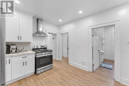 39 Delena Avenue N, Hamilton, ON - Indoor Photo Showing Kitchen