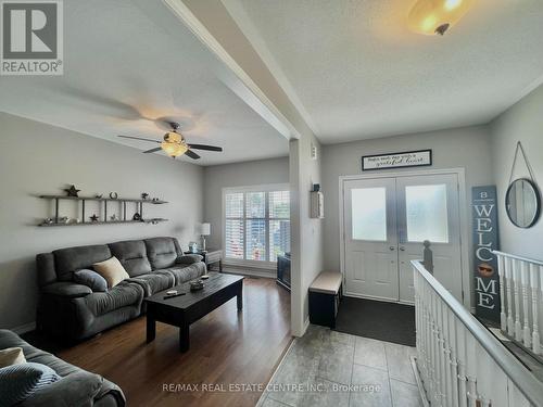 49 Todd Crescent, Southgate, ON - Indoor Photo Showing Living Room