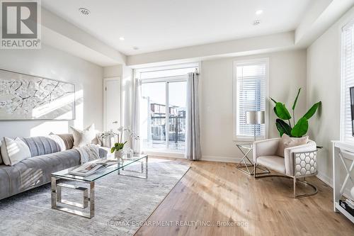 27 - 590 North Service Road, Hamilton, ON - Indoor Photo Showing Living Room