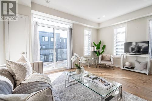 27 - 590 North Service Road, Hamilton, ON - Indoor Photo Showing Living Room