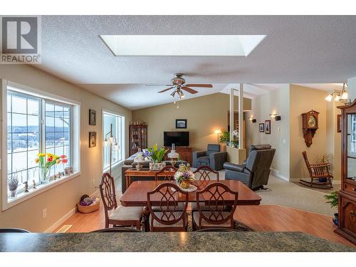 2115 Country Woods Road, Sorrento, BC - Indoor Photo Showing Living Room