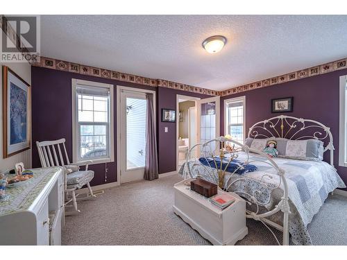 2115 Country Woods Road, Sorrento, BC - Indoor Photo Showing Bedroom