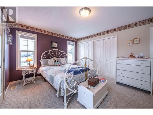 2115 Country Woods Road, Sorrento, BC - Indoor Photo Showing Bedroom