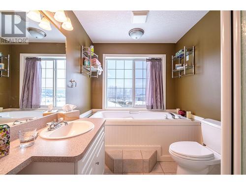 2115 Country Woods Road, Sorrento, BC - Indoor Photo Showing Bathroom