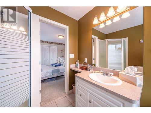 2115 Country Woods Road, Sorrento, BC - Indoor Photo Showing Bathroom