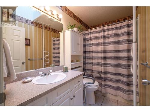 2115 Country Woods Road, Sorrento, BC - Indoor Photo Showing Bathroom