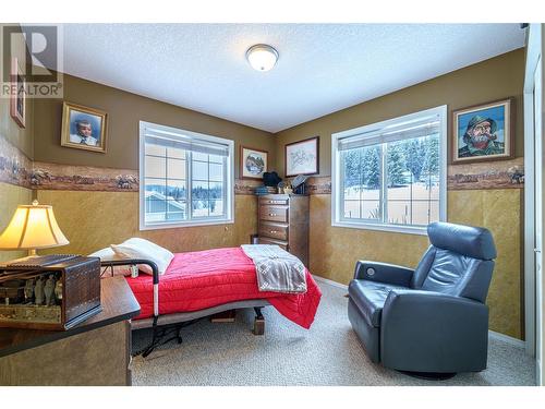 2115 Country Woods Road, Sorrento, BC - Indoor Photo Showing Bedroom