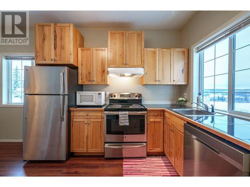 2115 Country Woods Road, Sorrento, BC - Indoor Photo Showing Kitchen