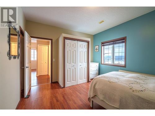 2115 Country Woods Road, Sorrento, BC - Indoor Photo Showing Bedroom