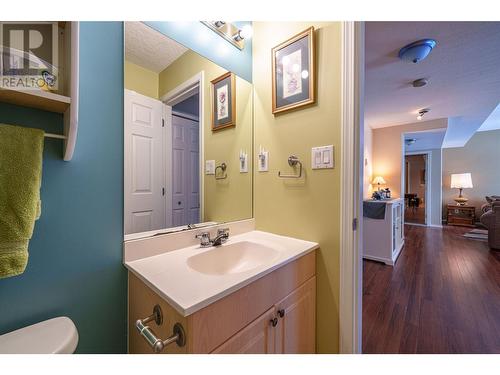 2115 Country Woods Road, Sorrento, BC - Indoor Photo Showing Bathroom