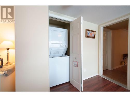 2115 Country Woods Road, Sorrento, BC - Indoor Photo Showing Laundry Room