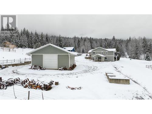 2115 Country Woods Road, Sorrento, BC - Outdoor