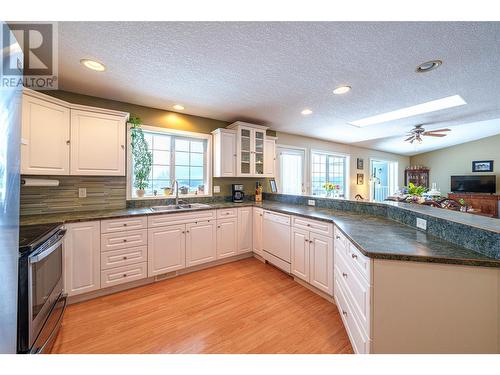 2115 Country Woods Road, Sorrento, BC - Indoor Photo Showing Kitchen With Double Sink