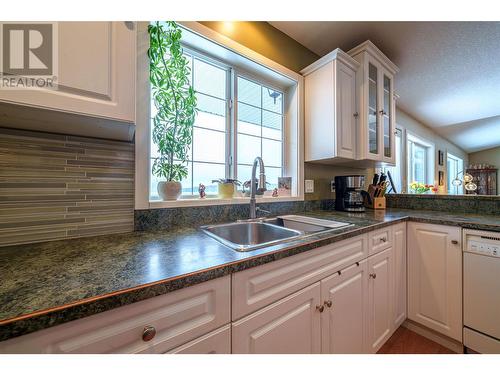 2115 Country Woods Road, Sorrento, BC - Indoor Photo Showing Kitchen With Double Sink