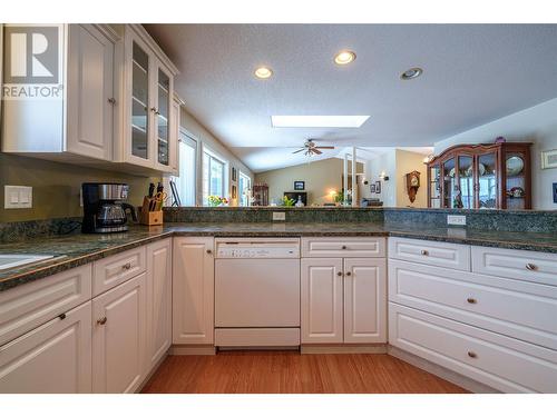 2115 Country Woods Road, Sorrento, BC - Indoor Photo Showing Kitchen