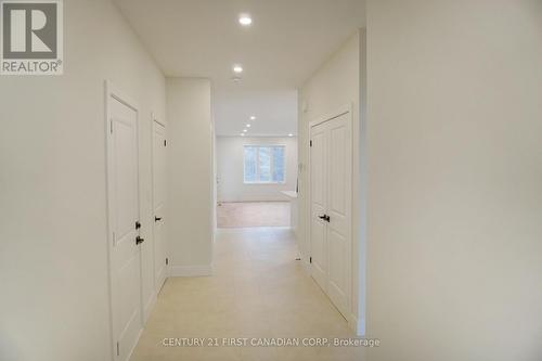 21 - 1960 Evans Boulevard, London, ON - Indoor Photo Showing Other Room