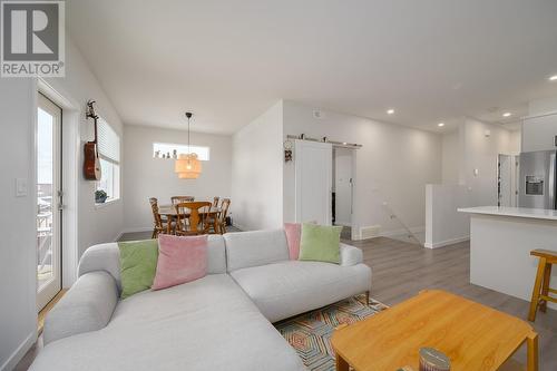 2925 Westsyde Road Unit# 114, Kamloops, BC - Indoor Photo Showing Living Room