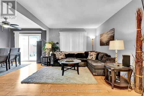 1281 Northbrook Street, Oshawa, ON - Indoor Photo Showing Living Room