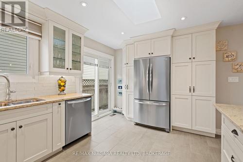 107 Westland Street, St. Catharines (462 - Rykert/Vansickle), ON - Indoor Photo Showing Kitchen With Double Sink