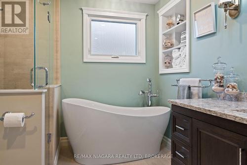 107 Westland Street, St. Catharines (462 - Rykert/Vansickle), ON - Indoor Photo Showing Bathroom