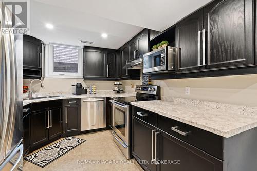 107 Westland Street, St. Catharines (462 - Rykert/Vansickle), ON - Indoor Photo Showing Kitchen With Upgraded Kitchen