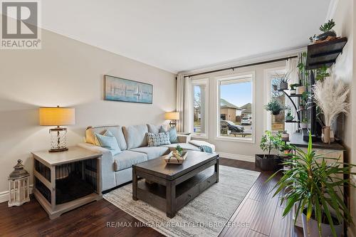 107 Westland Street, St. Catharines (462 - Rykert/Vansickle), ON - Indoor Photo Showing Living Room