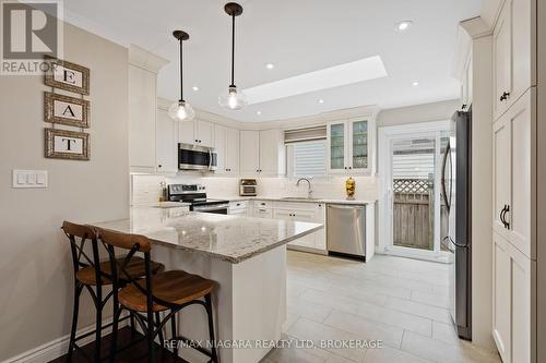 107 Westland Street, St. Catharines (462 - Rykert/Vansickle), ON - Indoor Photo Showing Kitchen With Upgraded Kitchen