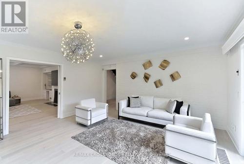 634 Brookside Drive, Oshawa, ON - Indoor Photo Showing Living Room