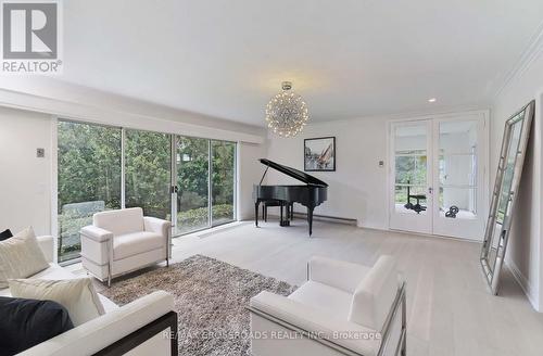 634 Brookside Drive, Oshawa, ON - Indoor Photo Showing Living Room