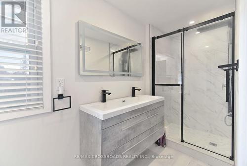 634 Brookside Drive, Oshawa, ON - Indoor Photo Showing Bathroom