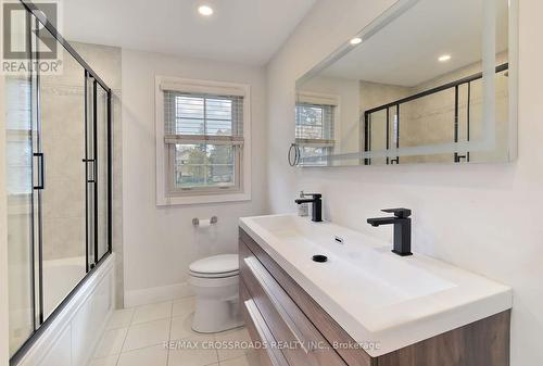 634 Brookside Drive, Oshawa, ON - Indoor Photo Showing Bathroom