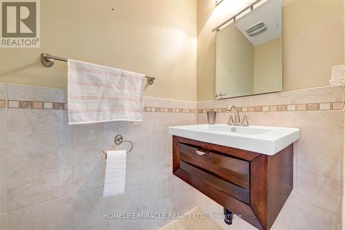 6 Haddon Avenue, Toronto, ON - Indoor Photo Showing Bathroom