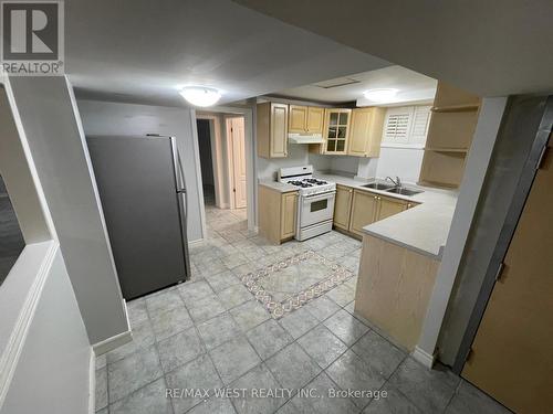 Bsmt - 9762 Keele Street, Vaughan, ON - Indoor Photo Showing Kitchen With Double Sink