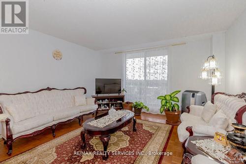 1206 - 1100 Caven Street, Mississauga, ON - Indoor Photo Showing Living Room