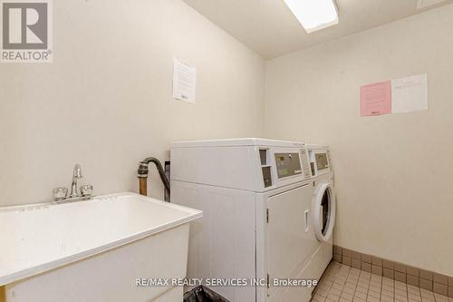 1206 - 1100 Caven Street, Mississauga, ON - Indoor Photo Showing Laundry Room