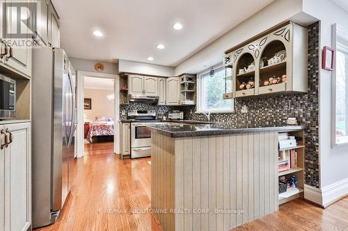 335 Carey Court, Oakville, ON - Indoor Photo Showing Kitchen