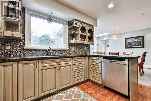 335 Carey Court, Oakville, ON - Indoor Photo Showing Kitchen