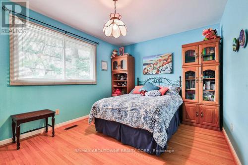 335 Carey Court, Oakville, ON - Indoor Photo Showing Bedroom