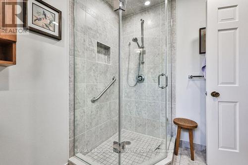 335 Carey Court, Oakville, ON - Indoor Photo Showing Bathroom