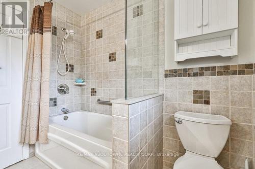 335 Carey Court, Oakville, ON - Indoor Photo Showing Bathroom