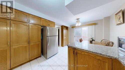 1208 Sherwood Mills Boulevard, Mississauga, ON - Indoor Photo Showing Kitchen